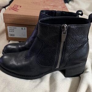 Tara M. Black Ankle Boots size 8.5